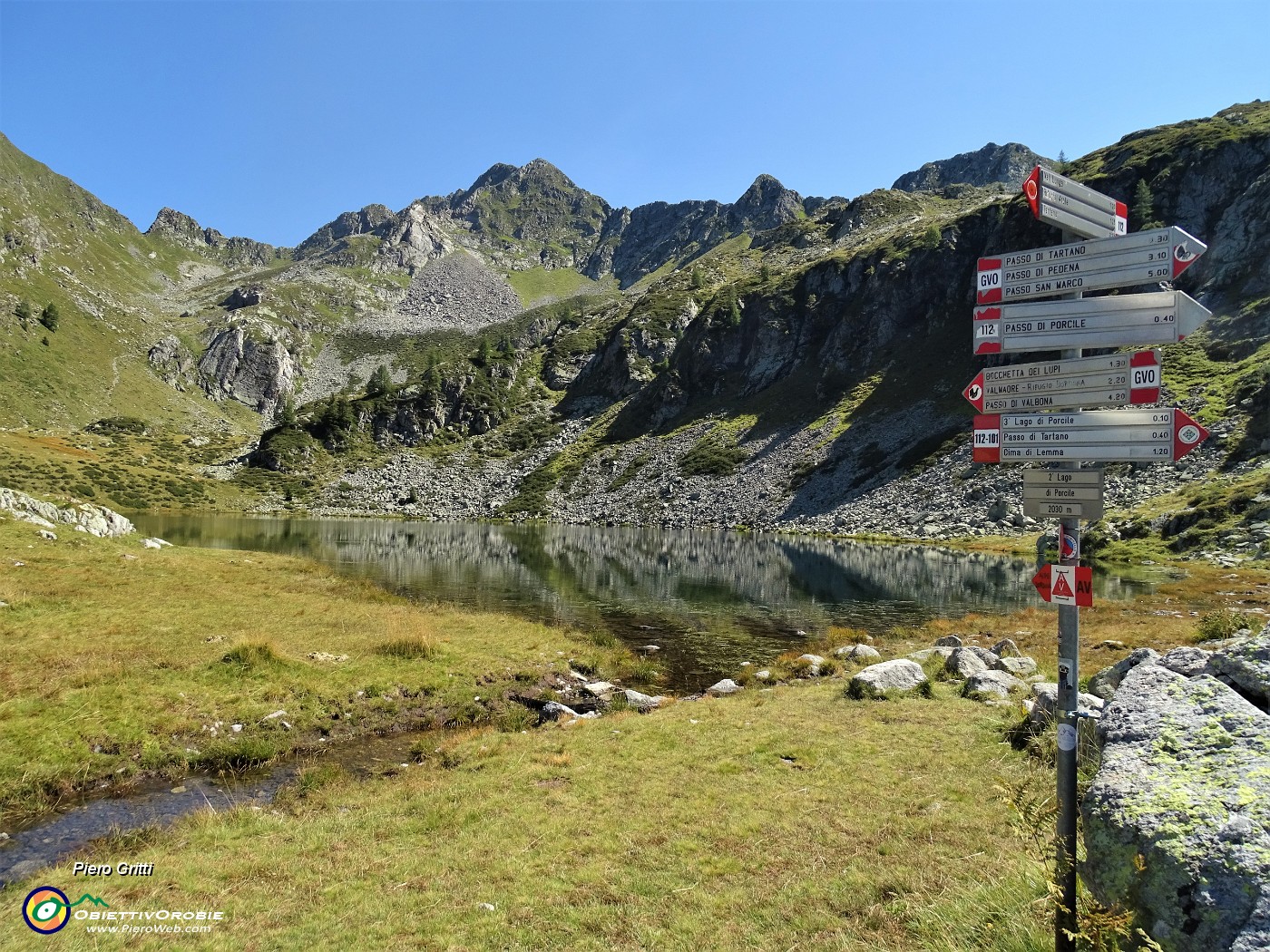 49 Incrocio di sentieri al Lago Grande.JPG